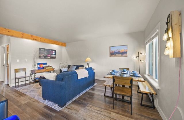 Dogs OK!~Prime Location Near Downtown & River/Trails Blocks Away