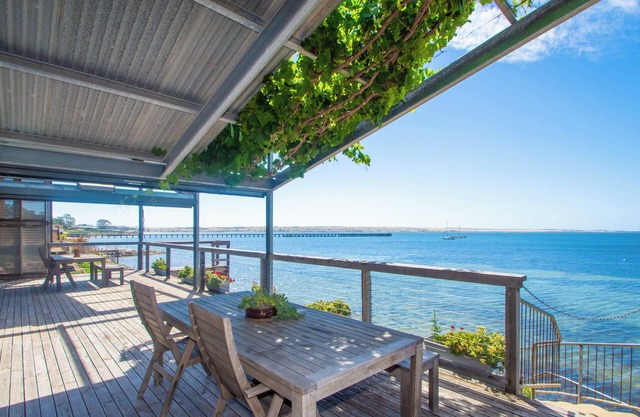 Doi's Ocean Front Apartments