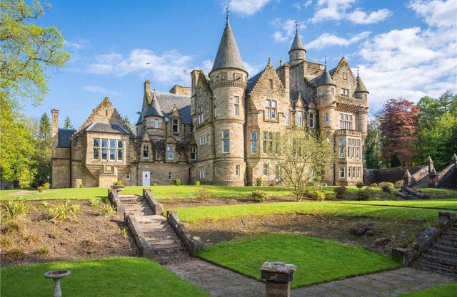 DOLLARBEG CASTLE - The Tower - Luxury Apartment