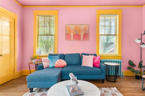 Dolly's Music Row Hideaway - Walkable Location