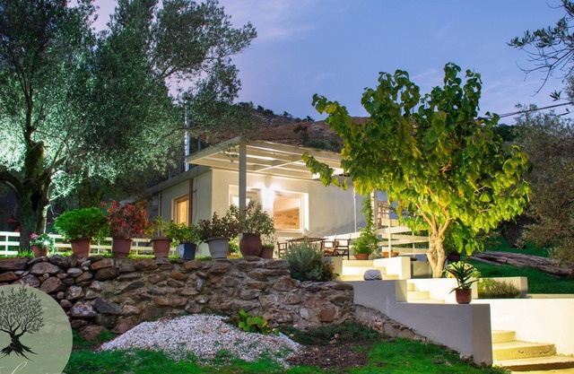 Dolonas Cosy House