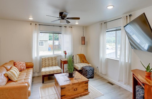 Dolores Townhome with Mountain Views Near River!
