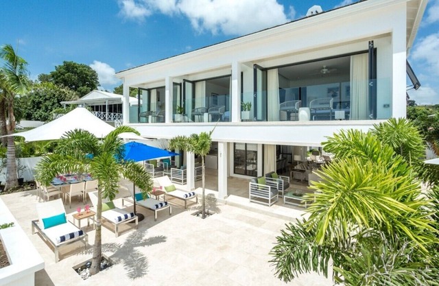 Dolphin Beach House (Reigate) by Fantasia Villas