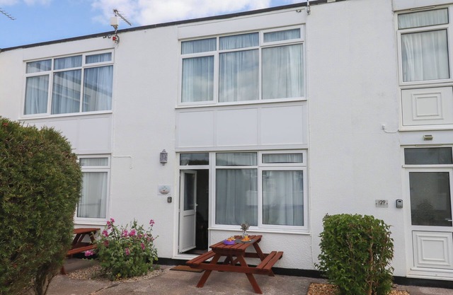 DOLPHIN CHALET, pet friendly in Dawlish Warren