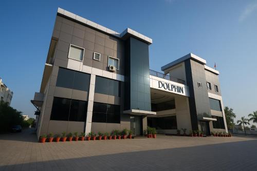 Dolphin Club And Resort Best Hotel in Lucknow Hotel Near Ayodhya Highway Hotel with banquet hall in Lucknow