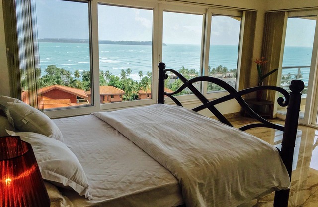 DOLPHIN HEIGHTS, Villa con vista al mar con piscina privada infinita
