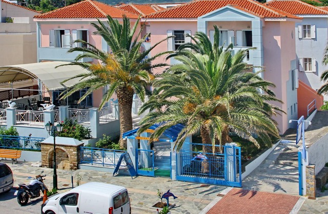 Dolphin Hotel