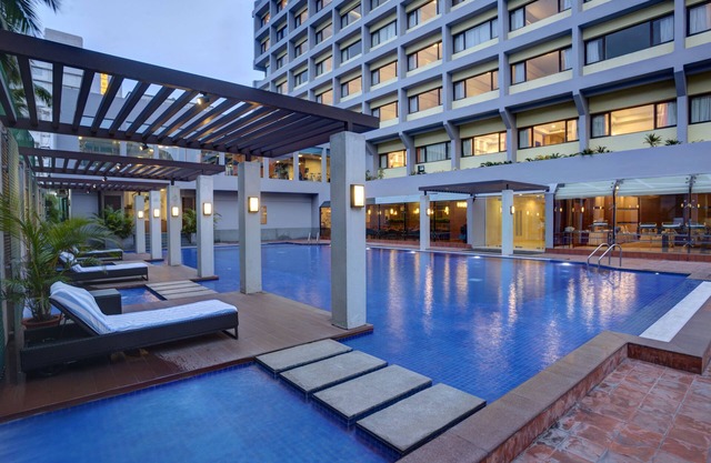 Dolphin Hotel