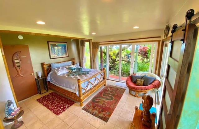 Habitación Dolphin en Maui Eco Retreat: Vistas al Mar y Cascada Privada!