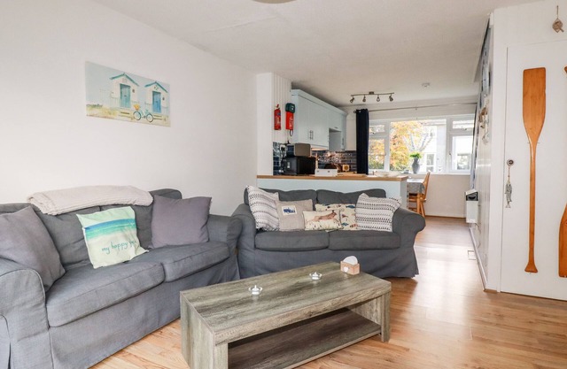 DOLPHIN VILLA, family friendly, country holiday cottage in Newquay
