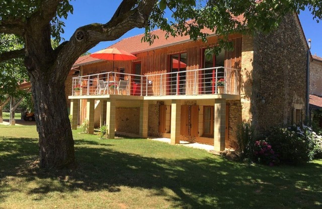 Domaine de La Banne - luxurious 3 bedroom barn, private pool, stunning location