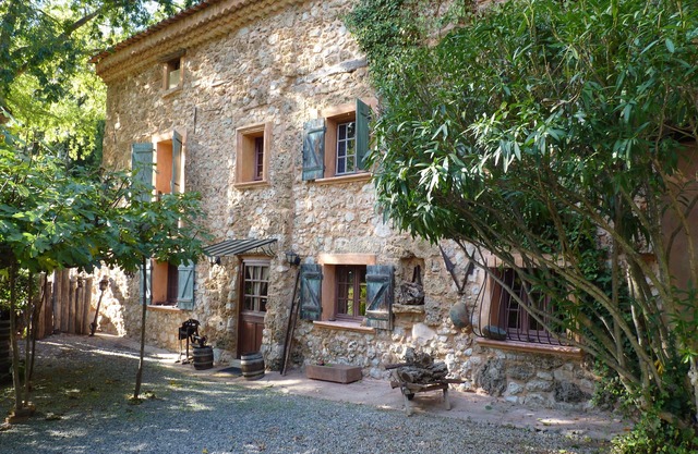 DOMAINE DE SAINT-AMOUR / THE SAINT AMOUR