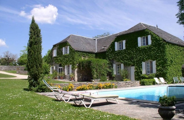 Domaine du Château la Rhue, grand espace, piscine