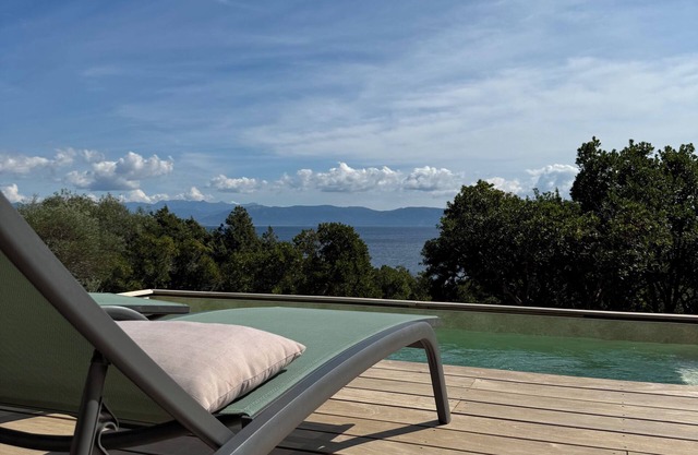 Domaine l'Albitru, waterfront villa