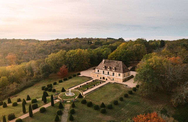 Domaine Les Hauts De Chaunac con piscina privada, Wi-Fi y aire acondicionado