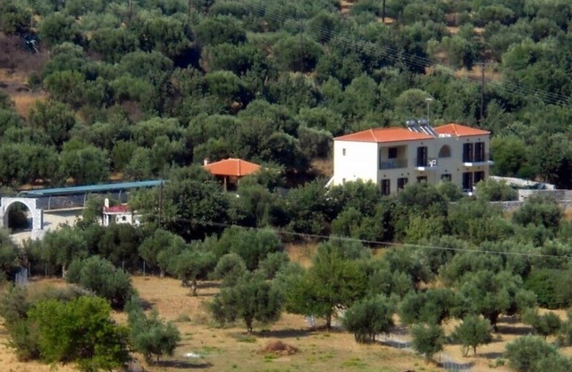 Domaine Papakonstantis Apartments To Let