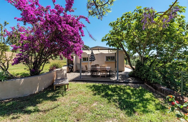 Domaine Punta Della Guardia Immergée Dans le Vert, Sous les Étoiles, vue mer