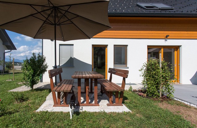 DOMOVOJ, apartamento con vistas al bosque, entre Ljubljana y Bled, con terraza