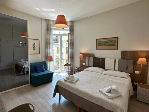 Domus Luca - Central Rooms in the Heart of Naples