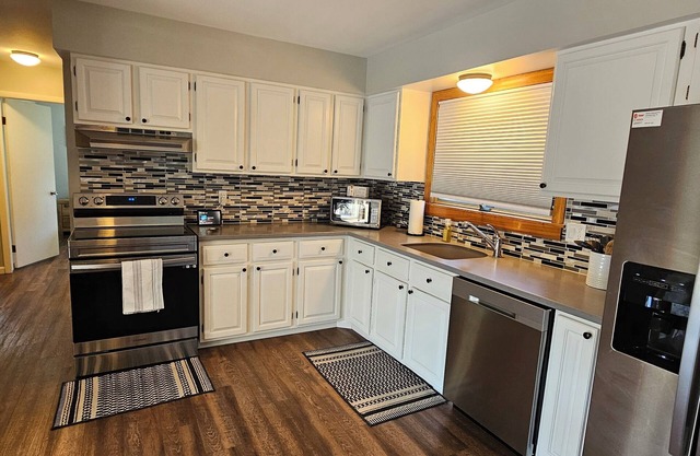 Don't miss this private spot on Fawn Lake! Lakefront cottage sleeps 6