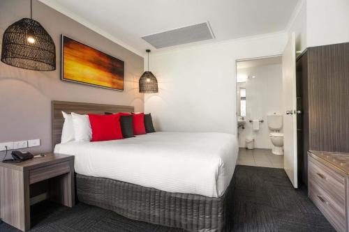 Doncaster Apartments by Nightelier