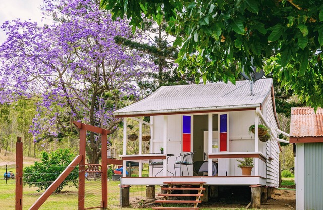 Dooboon Cottage - A Glamping Retreat in the Bush where your horse is welcome.