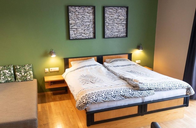 Doppelzimmer mit Balkon - Pension Kärnten
