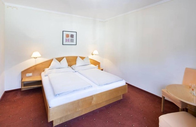 Doppelzimmer, Bad, WC, Balkon - Hotel Altneudörflerhof