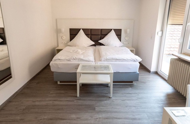 Doppelzimmer mit Kleiner Terrasse - Zi. 1 - Gasthof Schrenker