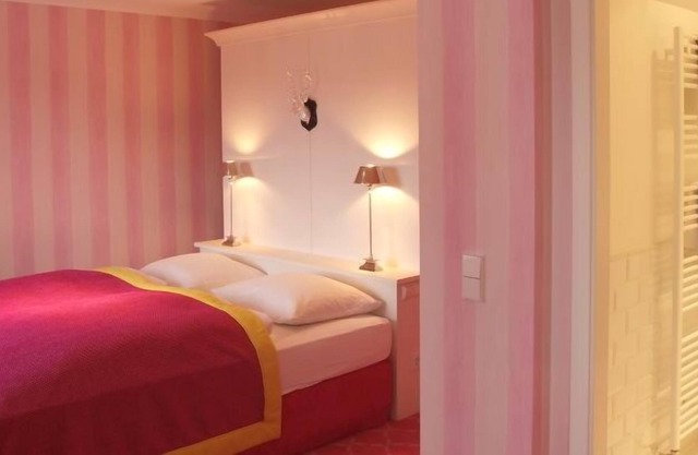 Habitación doble "Schwarzwald-Pop" con WC y ducha.