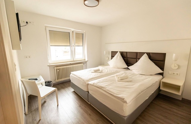 Doppelzimmer Standard - Zi. 2 + 4 - Gasthof Schrenker