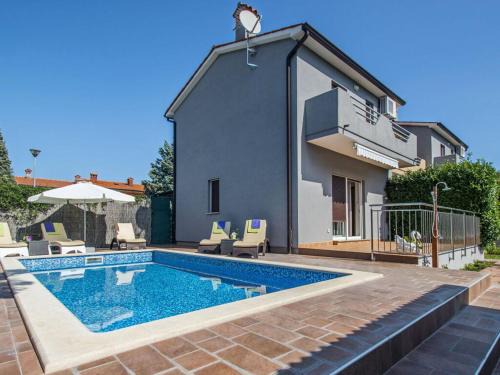 Dora Comfortable holiday residence