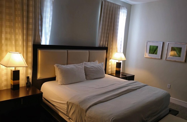 Doral Golf Trip – King Bed & Sleeper 1070 sq ft