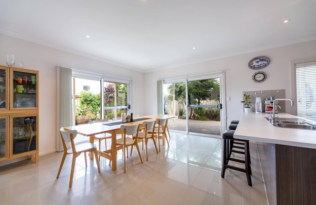 Sellicks Bay Beach House - Ideal para 2 familias - Balcón con vistas al mar y colinas -