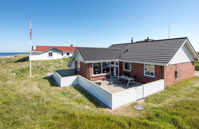 "Dorette" - 100m from the sea by Interhome