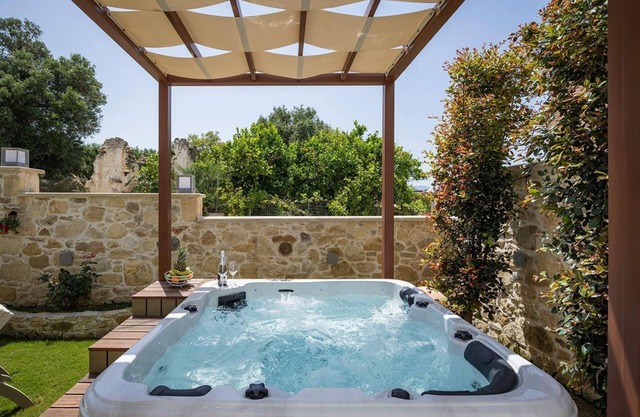 Doro Silver Villa︱A Tranquil Retreat with an Outdoor Hot Tub