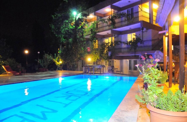 Dort Mevsim Hotel