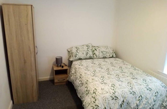 Double-bed (H2) close to Burnley city centre
