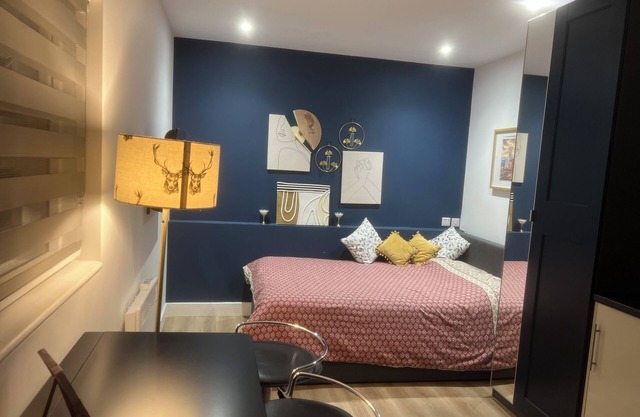 Double Bed private studio in Finchley, North London