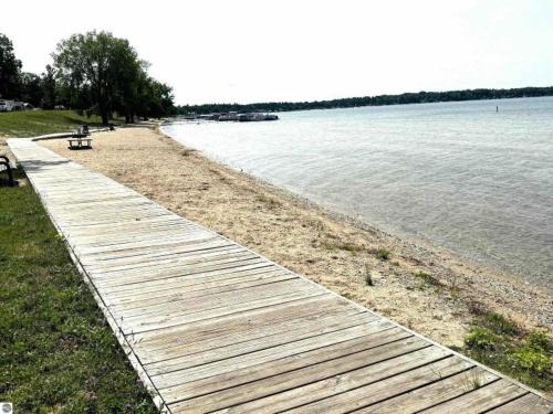 Double Bed suite in Heart of Lake City
