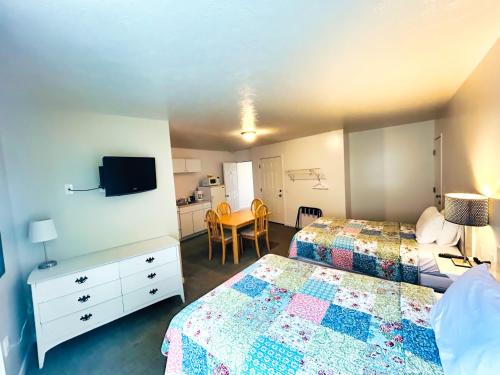 Double Bed Suite with Full Kitchen