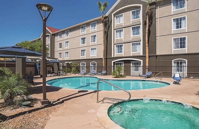 Double Beds Room, La Quinta Inn Phoenix Chandler, Free Breakfast