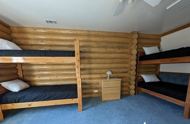 Double Bunkbeds in Rustic Cabin - Room 225