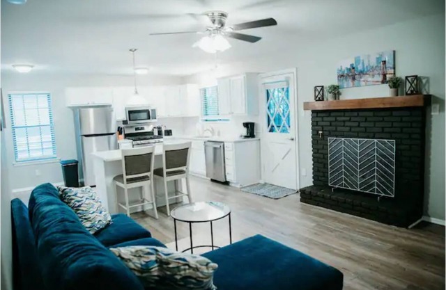 Double Diamond Rentals - Modern Home For Travelers