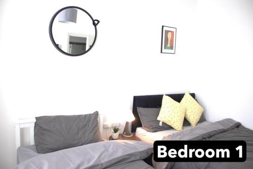 Double ground floor room near shop and metro station