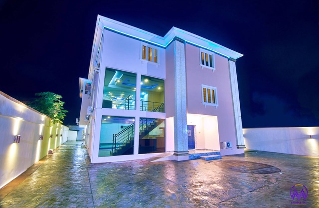 Double M Exquisite Suites and Lounge
