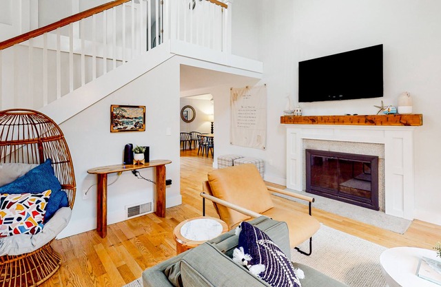 Double Nubble Beachhouse | Nautical-themed house in York with a private pool