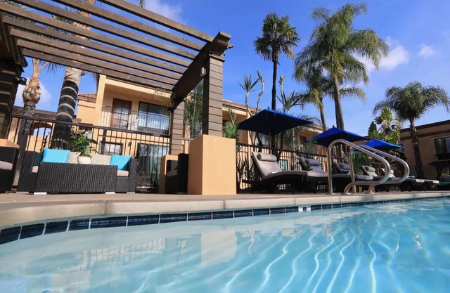 Double Queen Comfort | Lounge, Heated Pool & Long Beach Dining Nearby