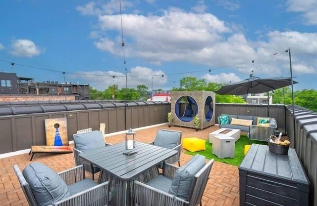 Double Rooftop & Skyline Views ~ 10 min to Bway!