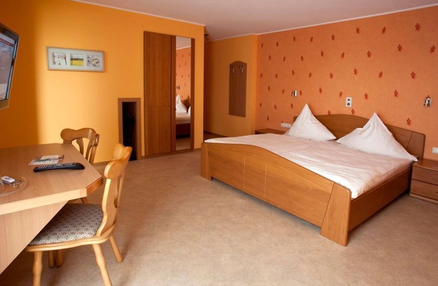 Habitación doble como habitación individual ducha / WC - Hotel-Restaurant Haus Hubertus
